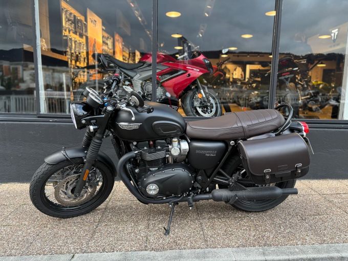 TRIUMPH Bonneville T120 Black 4