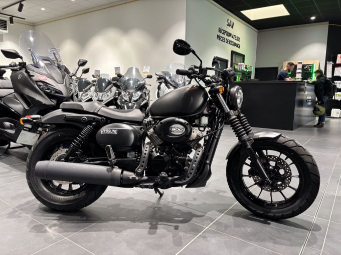 HYOSUNG GV AQUILA 300 4