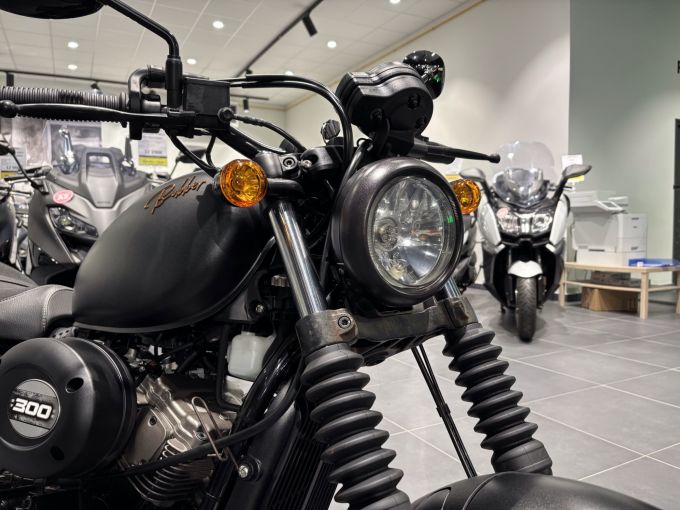 HYOSUNG GV AQUILA 300 4