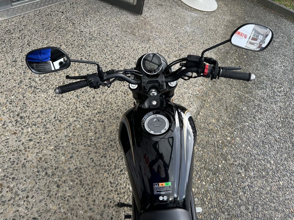 YAMAHA XSR 125 Legacy 4