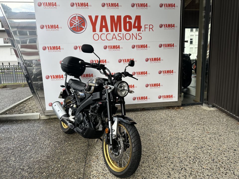 YAMAHA XSR 125 Legacy 4