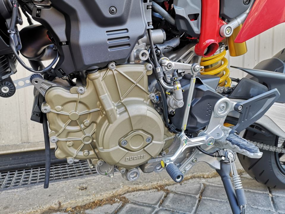 DUCATI HYPERMOTARD 4