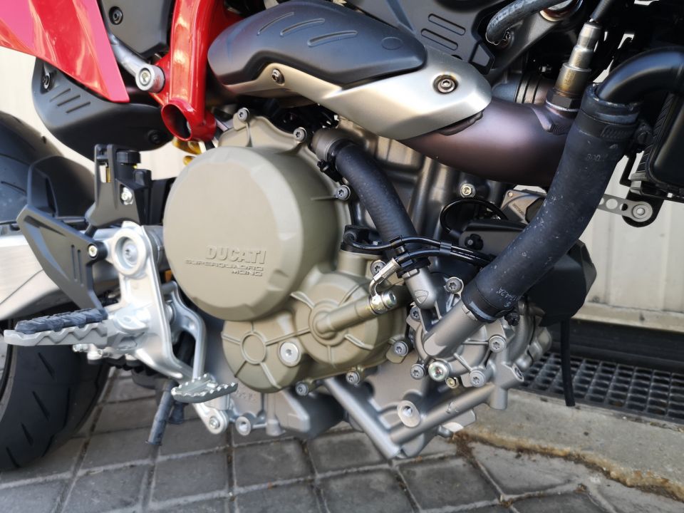 DUCATI HYPERMOTARD 4