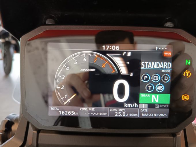 HONDA X-ADV 750 4