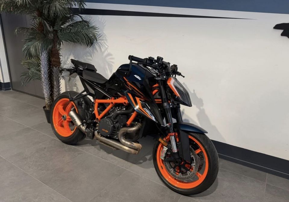 KTM 1290 SUPER DUKE R 4