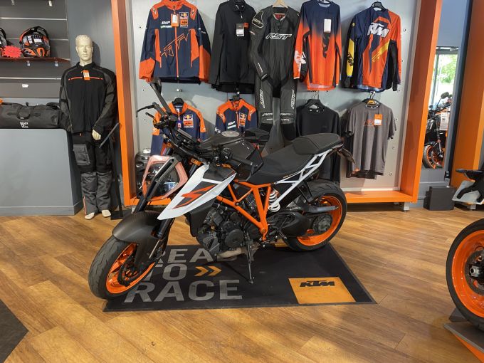 KTM 1290 SUPER DUKE R 4