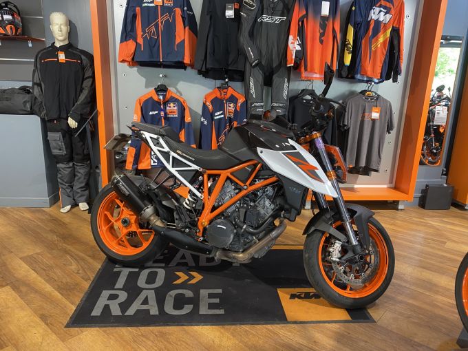 KTM 1290 SUPER DUKE R 4