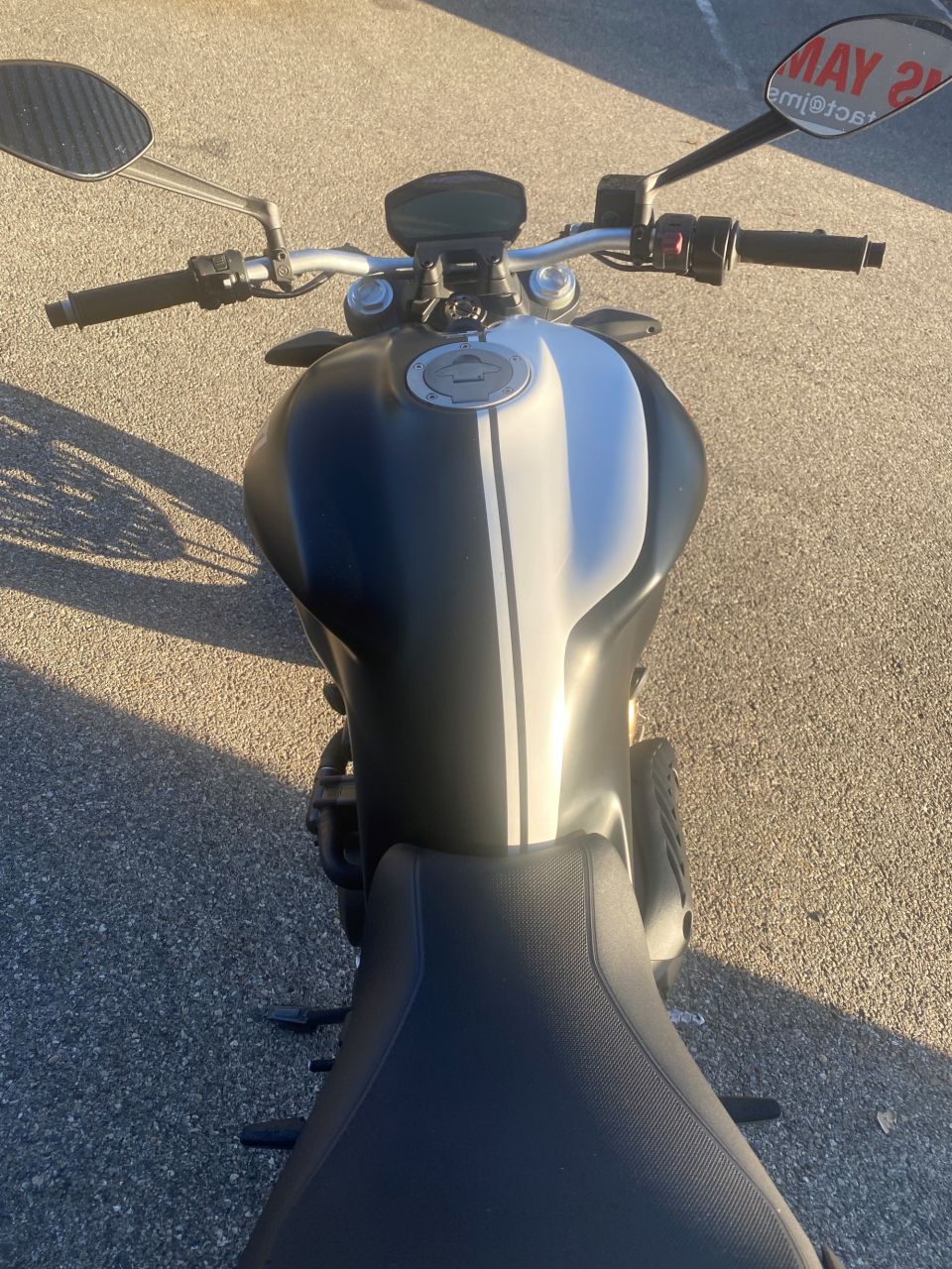 DUCATI MONSTER 821 4