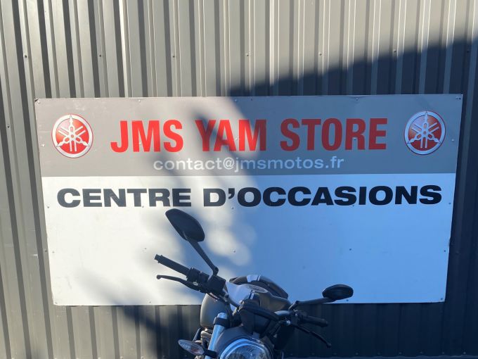 DUCATI MONSTER 821 4