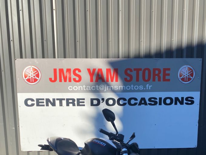 DUCATI MONSTER 821 4