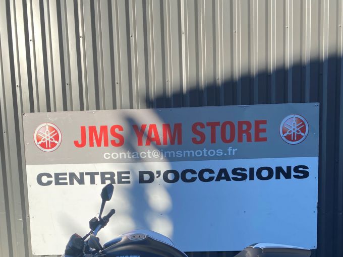 DUCATI MONSTER 821 4