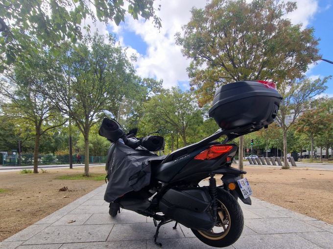 YAMAHA XMAX 300 Tech Max 4