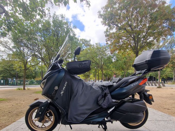 YAMAHA XMAX 300 Tech Max 4