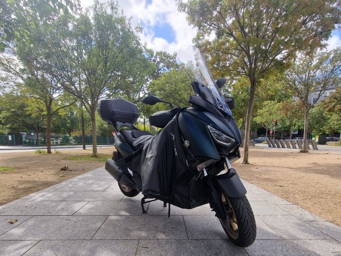 YAMAHA XMAX 300 Tech Max 4