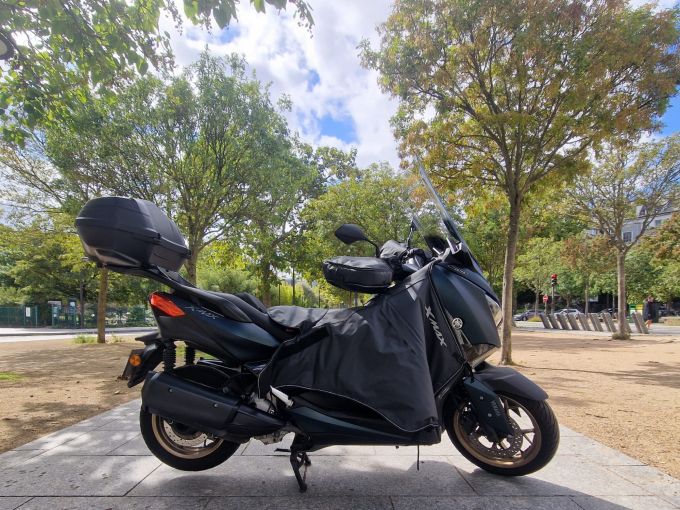 YAMAHA XMAX 300 Tech Max 4
