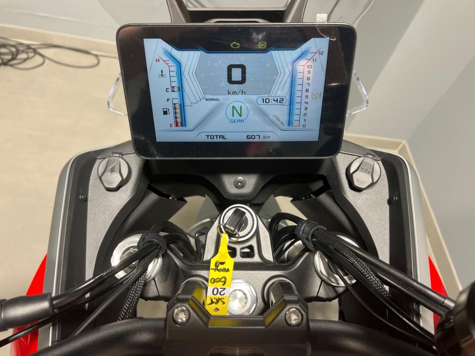 QJ MOTOR SRT 600 SX 4