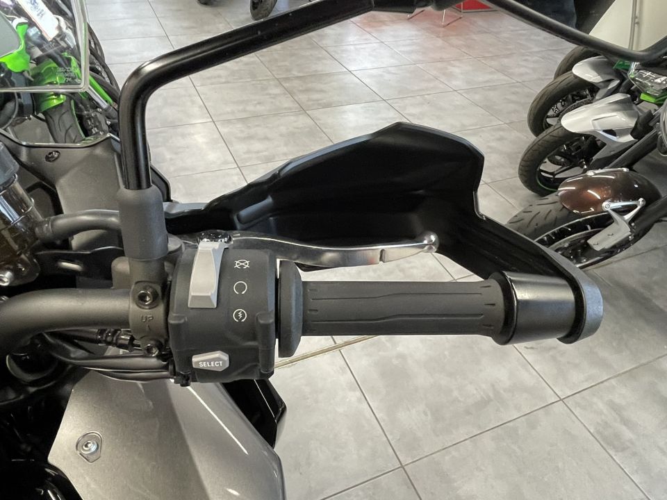 KAWASAKI VERSYS 1100 SE 4