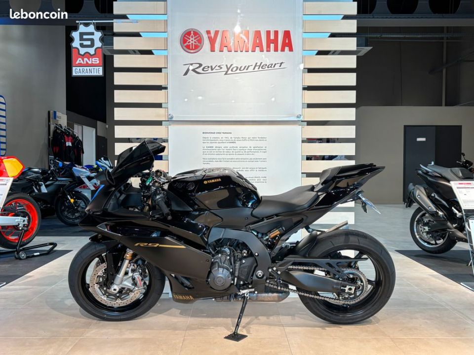YAMAHA R9 4