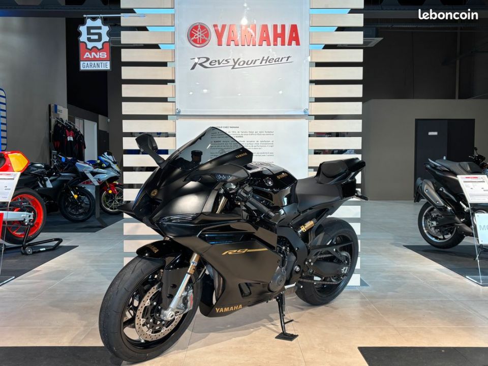 YAMAHA R9 4