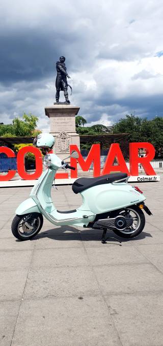 VESPA SCOOTER - 2025