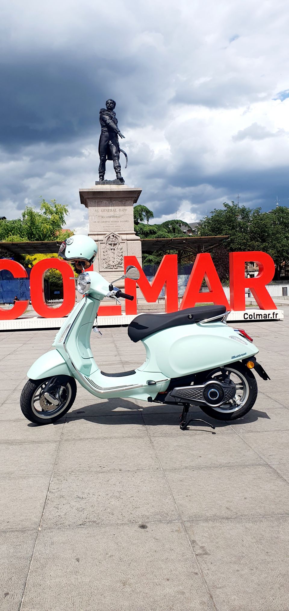 VESPA SCOOTER 4