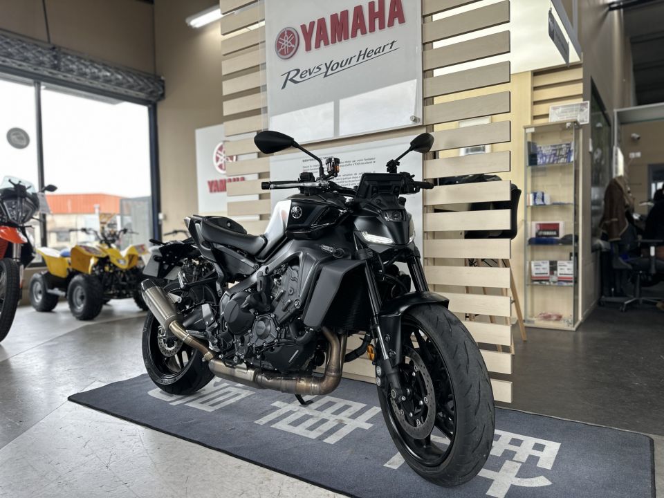 YAMAHA MT-09 Y-AMT 4