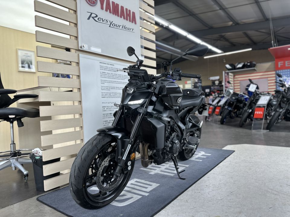 YAMAHA MT-09 Y-AMT 4