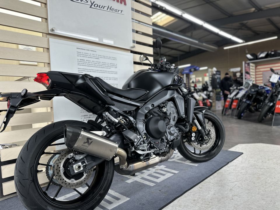 YAMAHA MT-09 Y-AMT 4