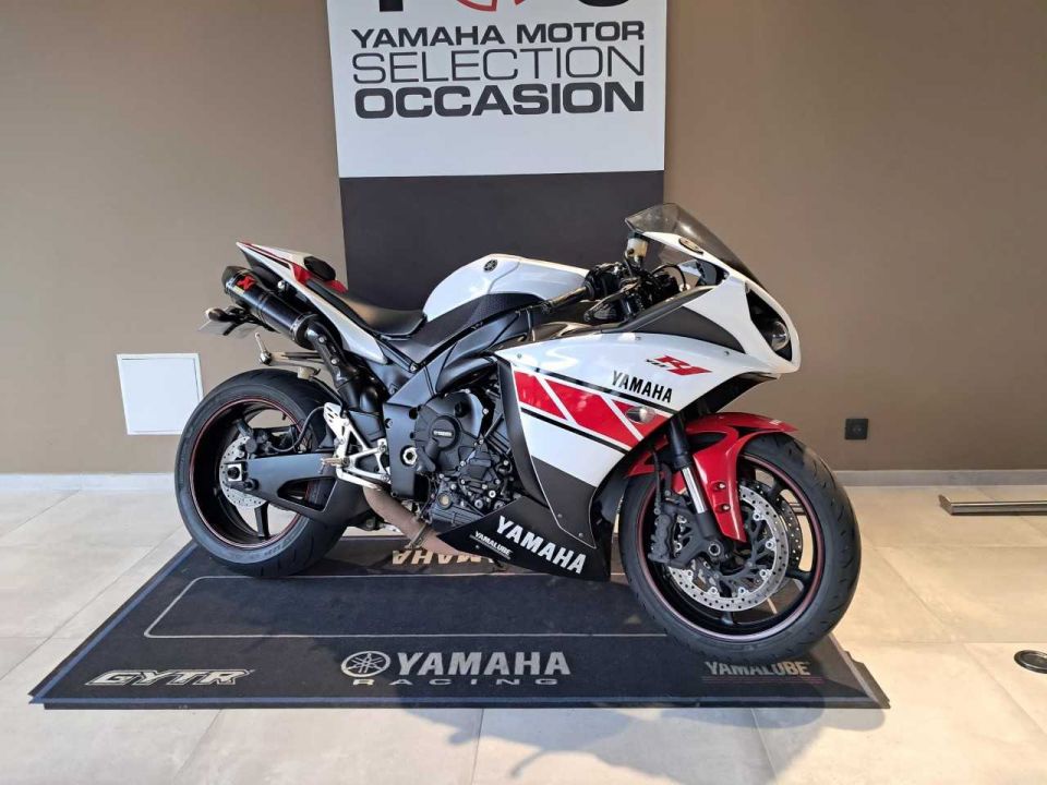 YAMAHA YZF 1000 R1 4