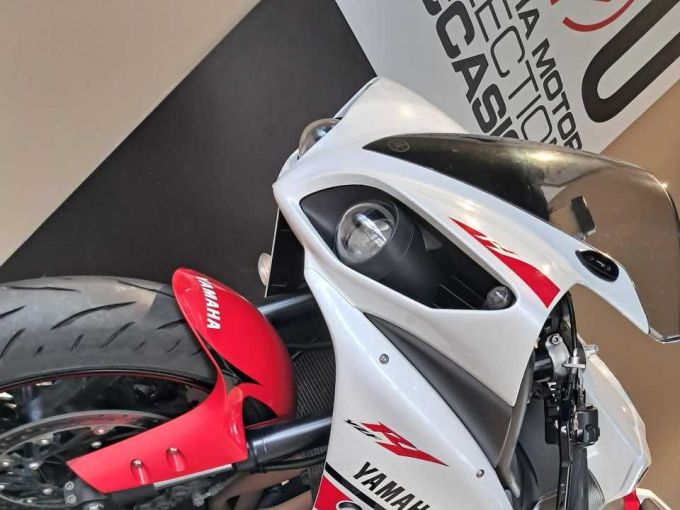 YAMAHA YZF 1000 R1 4