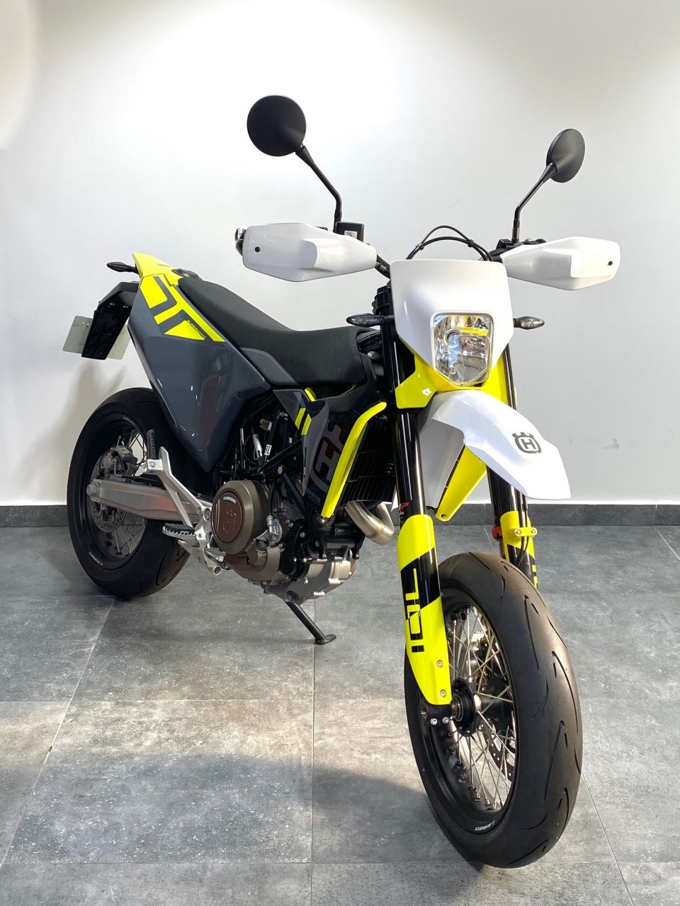 HUSQVARNA 701 SUPERMOTO 4