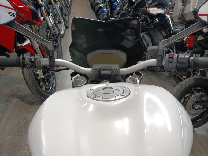 DUCATI MONSTER 821 4