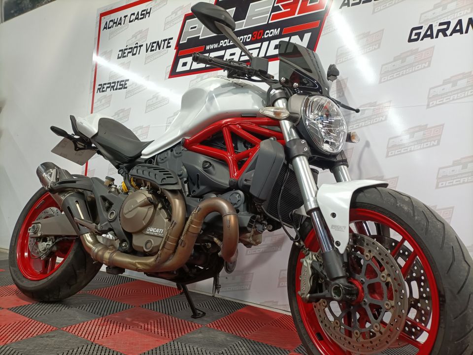 DUCATI MONSTER 821 4