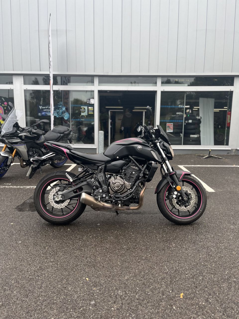 YAMAHA MT-07 4