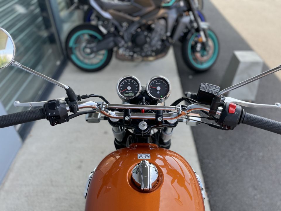 ROYAL ENFIELD INTERCEPTOR 4