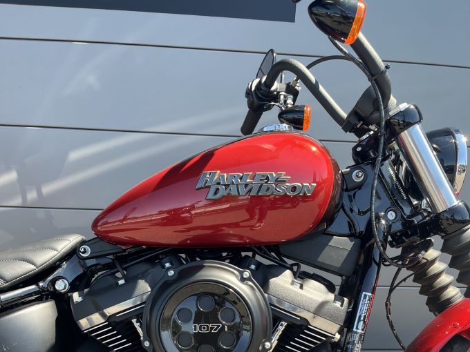 HARLEY-DAVIDSON SOFTAIL STREET BOB 1745 4
