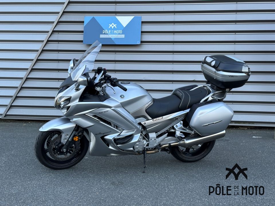 YAMAHA FJR 1300 AE 4