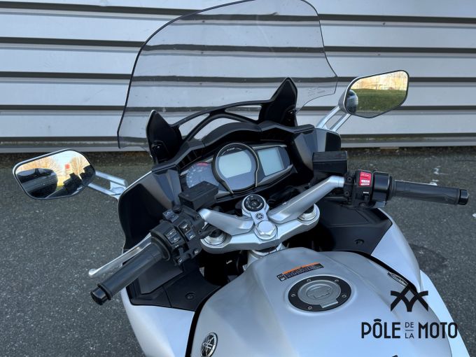 YAMAHA FJR 1300 AE 4