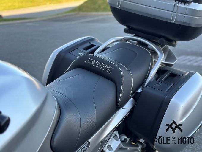YAMAHA FJR 1300 AE 4