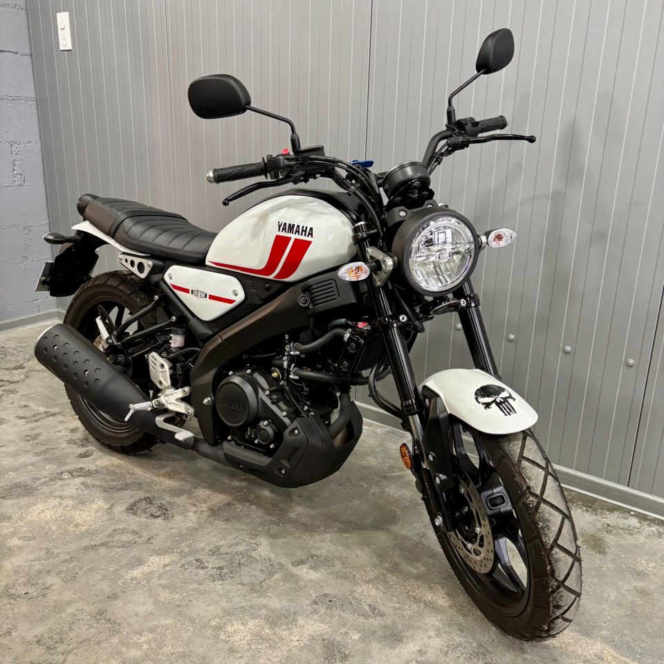 YAMAHA XSR 125 4