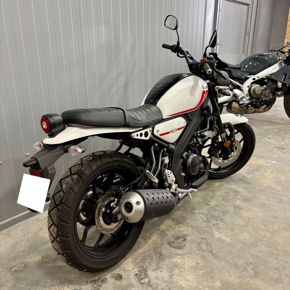 YAMAHA XSR 125 4