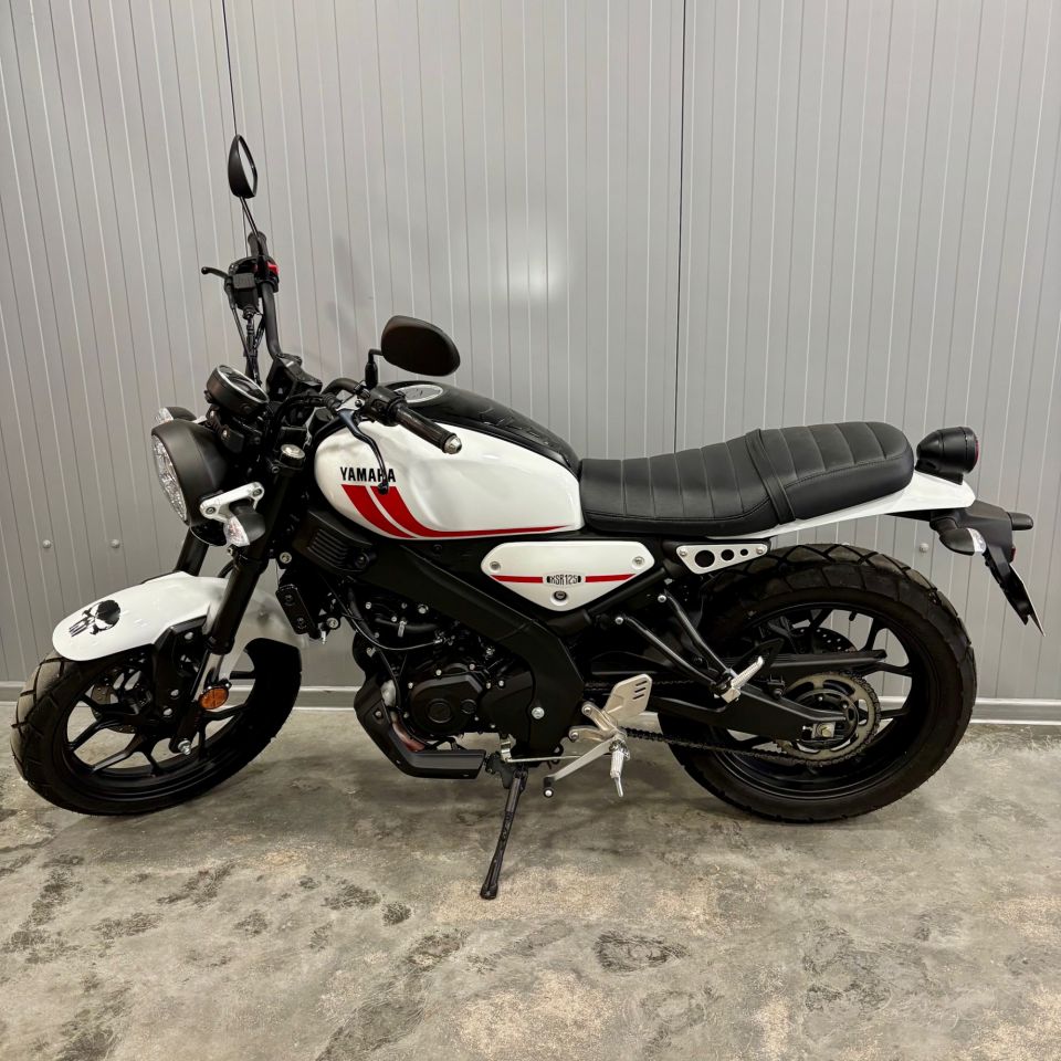 YAMAHA XSR 125 4