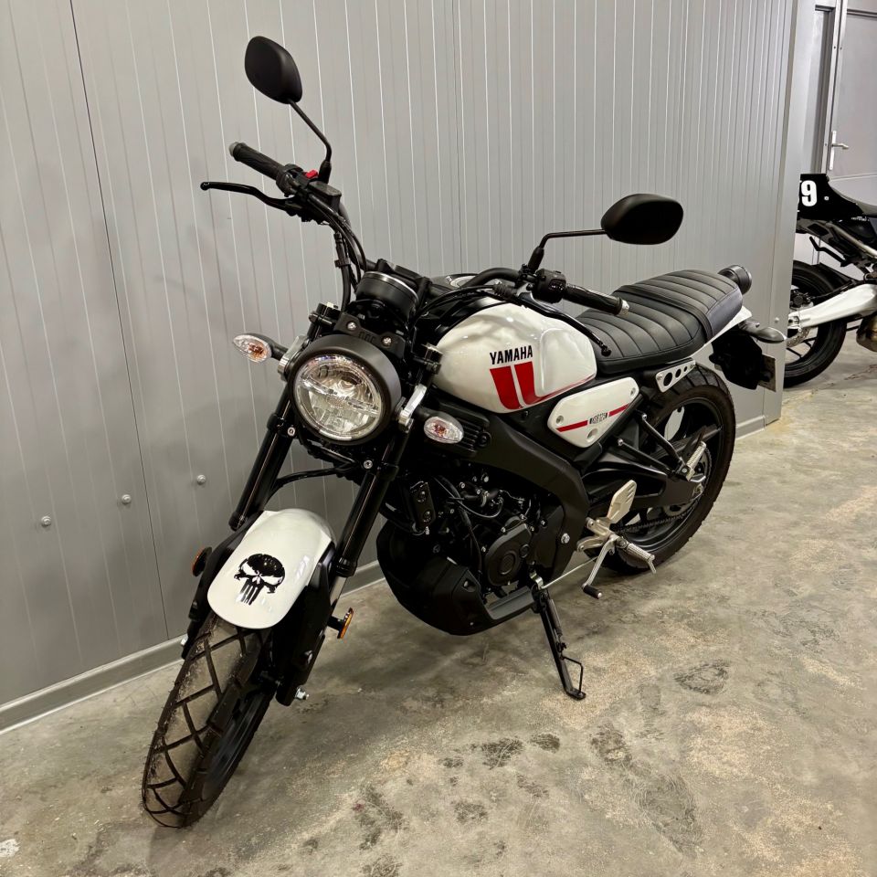 YAMAHA XSR 125 4