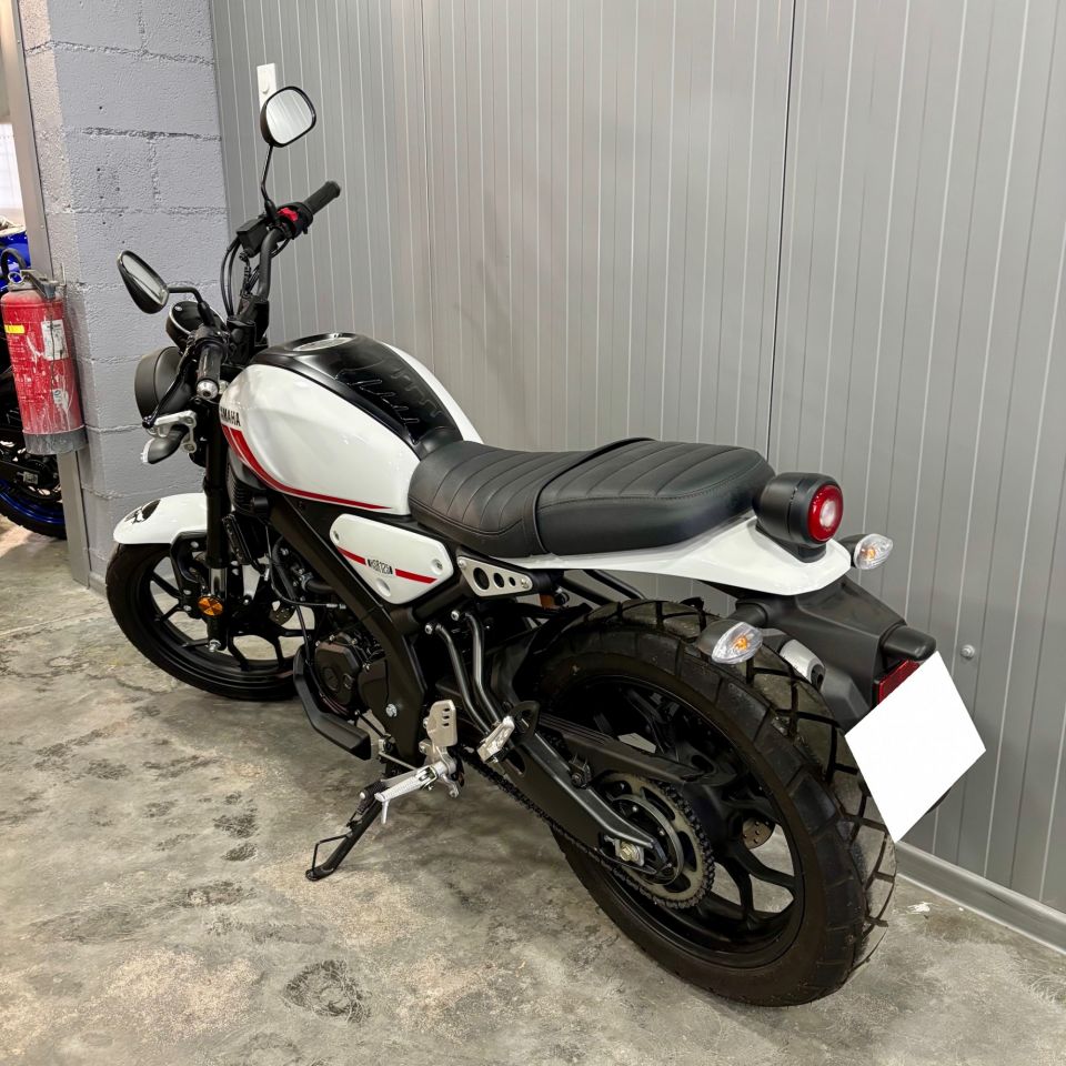 YAMAHA XSR 125 4