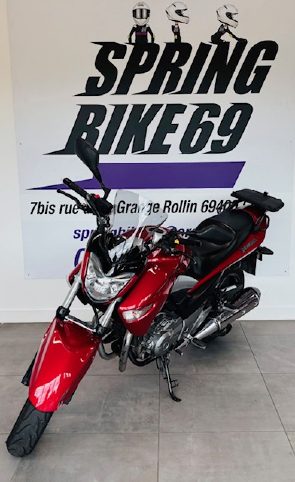 SUZUKI GW 250 INAZUMA 4