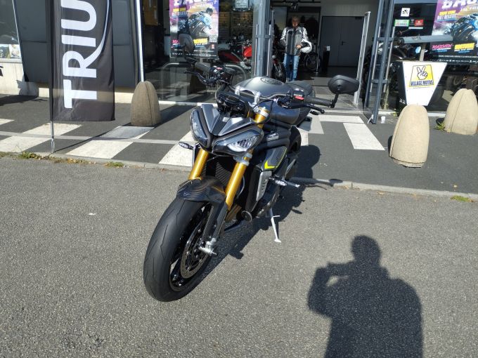 TRIUMPH SPEED TRIPLE 1200 RS 4