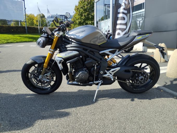 TRIUMPH SPEED TRIPLE 1200 RS 4