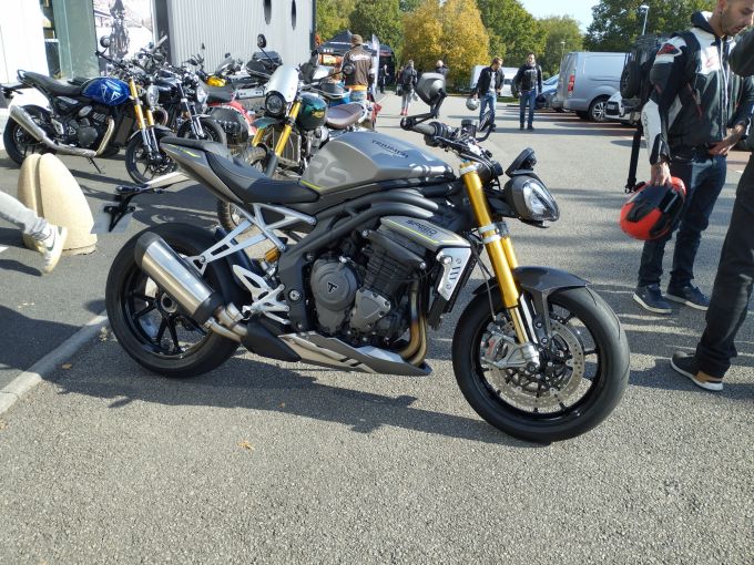 TRIUMPH SPEED TRIPLE 1200 RS 4
