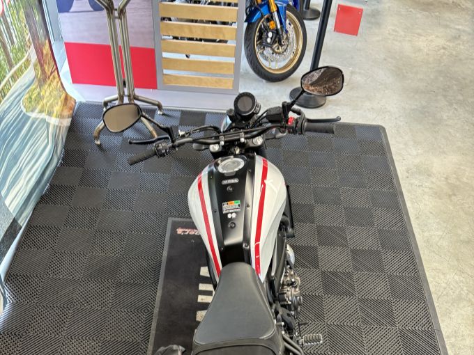 YAMAHA XSR 700 XTRIBUTE 4