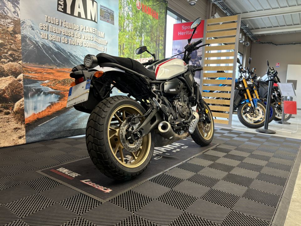 YAMAHA XSR 700 XTRIBUTE 4